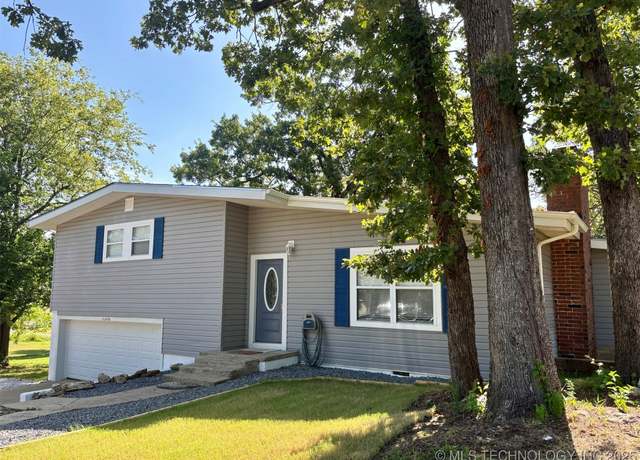 Property at 622 Lakeside, Checotah, OK 74426, 4 beds, 2.5 baths
