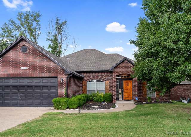 Property at 11508 E 102nd St, Owasso, OK 74055, 4 beds, 2 baths
