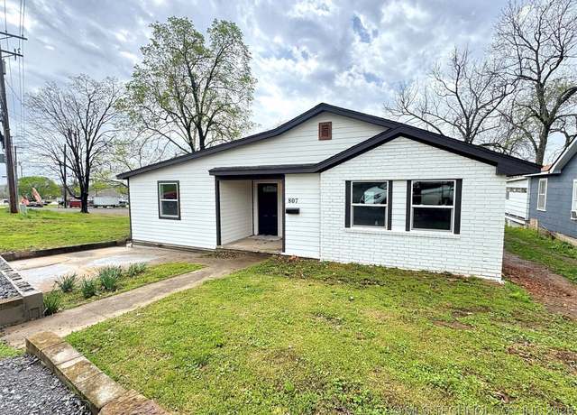 Property at 807 W Choctaw St, Tahlequah, OK 74464, 3 beds, 2 baths