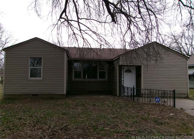 Property at 2131 Topeka St, Muskogee, OK 74403, 3 beds, 2 baths