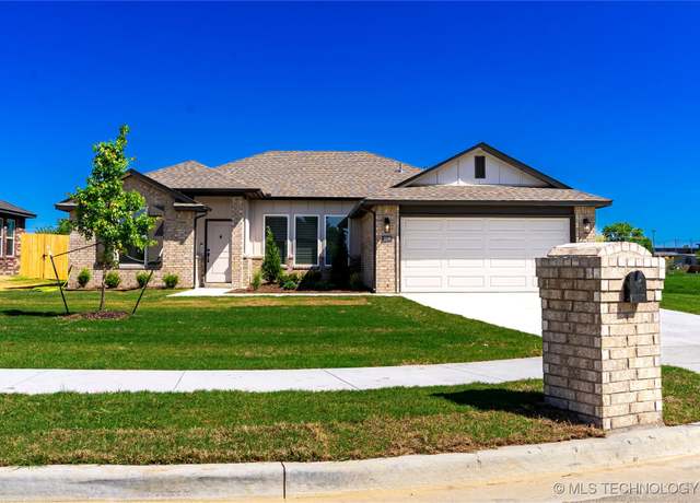 Property at 2506 W Center St, Collinsville, OK 74021, 4 beds, 2 baths