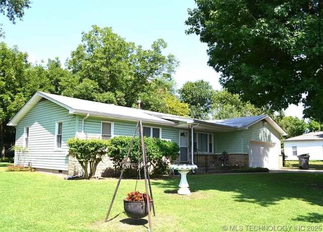 Property at 703 N Gertrude St, Wagoner, OK 74467, 3 beds, 1 bath