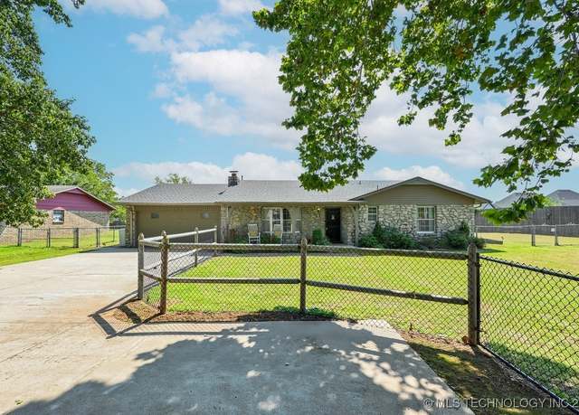 Property at 11325 S Elwood Ave, Jenks, OK 74037, 4 beds, 2 baths