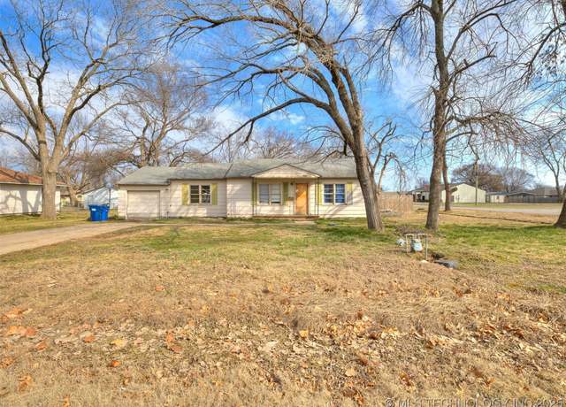 Property at 102 N Hayden St, Chouteau, OK 74337, 3 beds, 1 bath