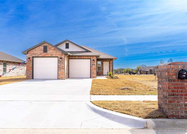 Property at 305 S 26th St, Collinsville, OK 74021, 3 beds, 2 baths