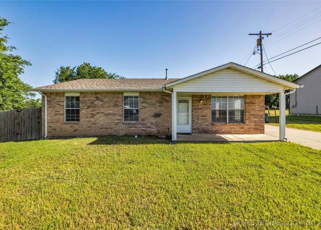 Property at 105 E Okmulgee Ave, Sapulpa, OK 74066, 3 beds, 1.5 baths