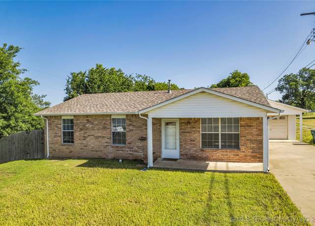Property at 105 E Okmulgee Ave, Sapulpa, OK 74066, 3 beds, 1.5 baths