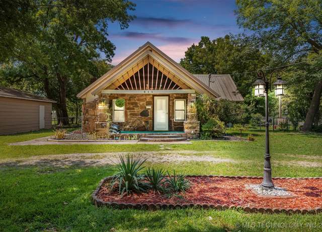 Property at 811 N State St, Wagoner, OK 74467, 2 beds, 2 baths
