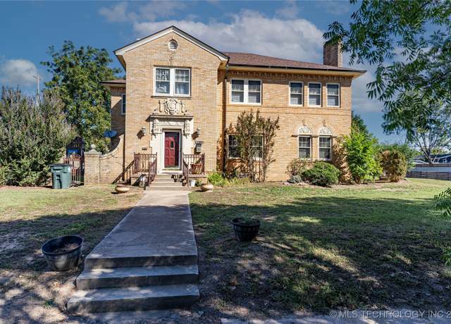 Property at 401 W 6th Ave, Bristow, OK 74010, 4 beds, 2.5 baths