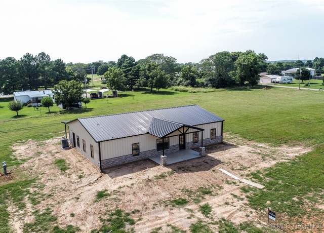 Property at 64 Reagan Dr, Eufaula, OK 74432, 4 beds, 2 baths