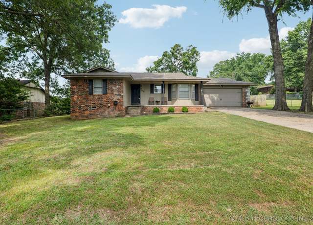Property at 906 S Owens Ave, Tahlequah, OK 74464, 3 beds, 2 baths