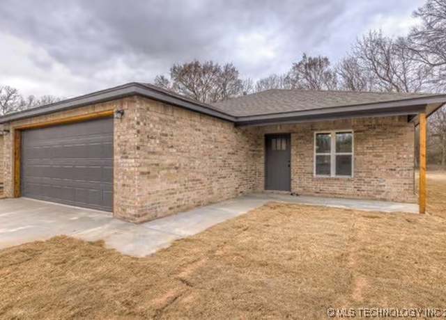 Property at 230 S Bixby St, Coweta, OK 74429, 3 beds, 2 baths