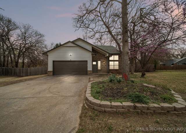 Property at 202 W 34th St, Sand Springs, OK 74063, 3 beds, 2.5 baths