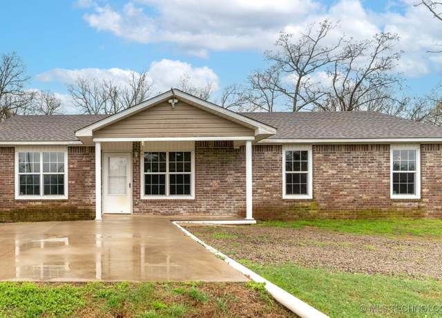 Property at 464888 E 1010 Rd, Sallisaw, OK 74955, 4 beds, 2 baths