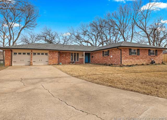 Property at 2500 Evergreen Dr, Bartlesville, OK 74006, 4 beds, 2.5 baths