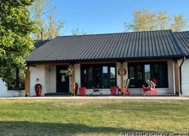 Property at 808 W 81st St, Tulsa, OK 74132, 3 beds, 2.5 baths