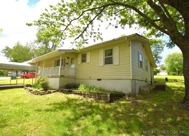 Property at 1126 S 2nd St, Stilwell, OK 74960, 3 beds, 1.5 baths