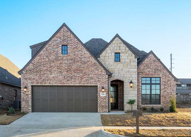 Property at 9208 E 62nd Ct S, Tulsa, OK 74133, 3 beds, 3 baths