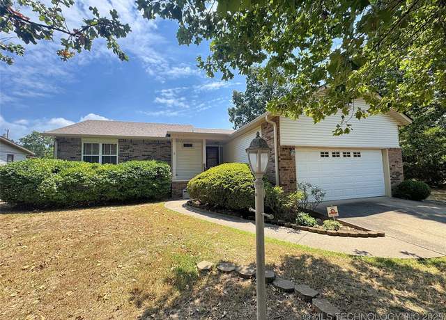 Property at 1005 Kaufman Ave, Tahlequah, OK 74464, 3 beds, 2 baths