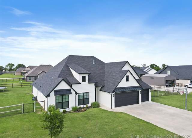 Property at 7117 E 138th Pl, Collinsville, OK 74021, 4 beds, 2.5 baths