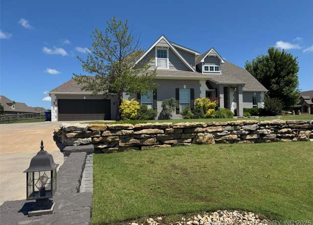 Property at 8109 N 69th East Ave, Owasso, OK 74055, 4 beds, 2.5 baths