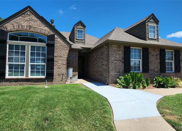 Property at 1820 E Jacksonville St, Broken Arrow, OK 74012, 3 beds, 2 baths