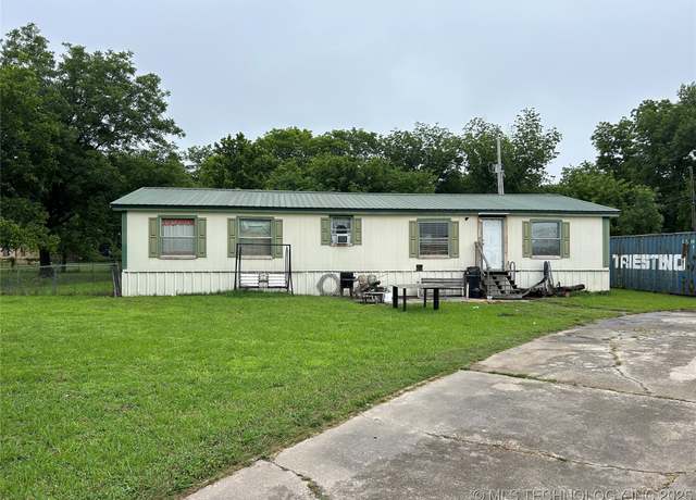 Property at 31813 E 685 Rd, Wagoner, OK 74467, 4 beds, 2 baths