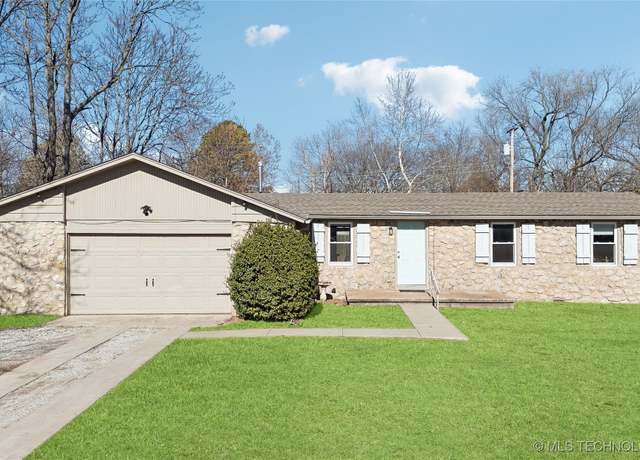 Property at 8421 E 133rd St S, Bixby, OK 74008, 3 beds, 2 baths