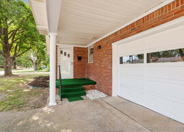 Property at 1300 Veyda, Pryor, OK 74361, 3 beds, 2.5 baths