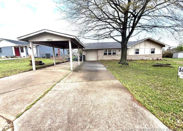 Property at 1508 Briarwood Ln, Henryetta, OK 74437, 3 beds, 1.5 baths