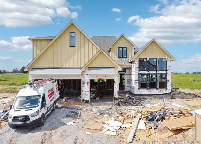 Property at 2333 E 134th Cir, Bixby, OK 74008, 4 beds, 3.5 baths