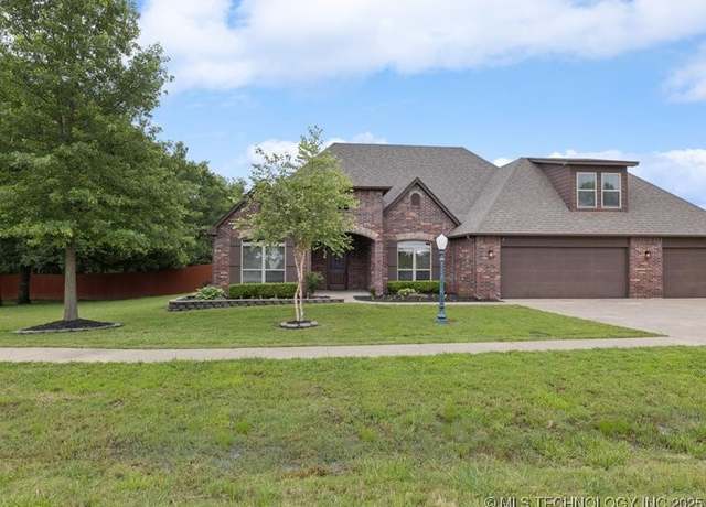 Property at 19345 S Fieldstone Dr E, Claremore, OK 74017, 5 beds, 3 baths