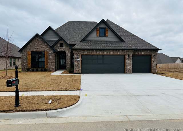 Property at 1516 N 72nd St, Broken Arrow, OK 74014, 3 beds, 2.5 baths