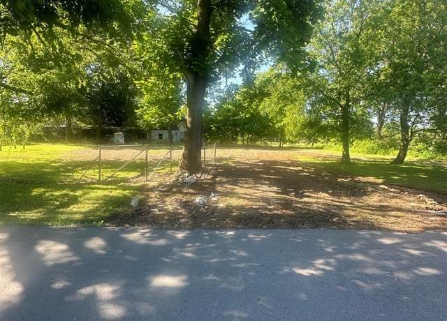 Property at 1622 Maple St, Muskogee, OK 74403