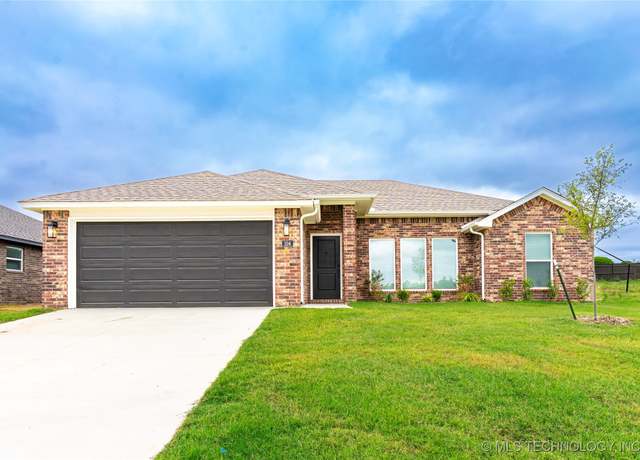 Property at 104 S 26th St, Collinsville, OK 74021, 3 beds, 2 baths