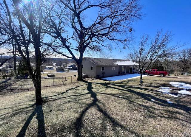Property at 1207 W Merrick St, Henryetta, OK 74437, 3 beds, 2 baths