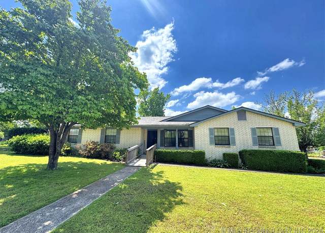 Property at 1200 E Normal St, Tahlequah, OK 74464, 3 beds, 2 baths