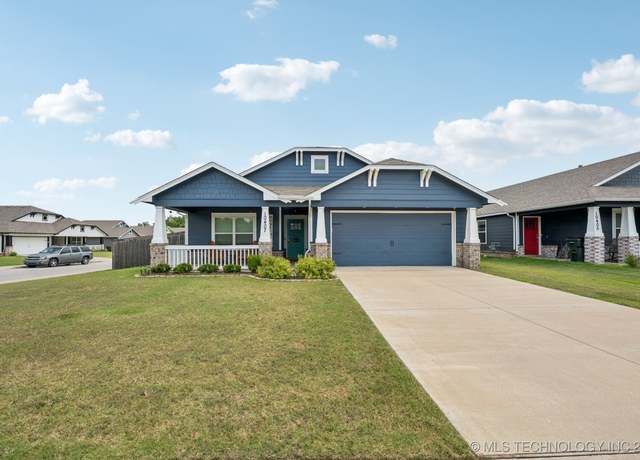 Property at 10407 N 98th Ave, Owasso, OK 74055, 4 beds, 2.5 baths