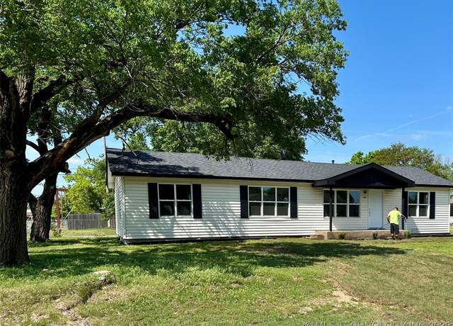 Property at 8301 E 133rd St S, Bixby, OK 74008, 3 beds, 2 baths