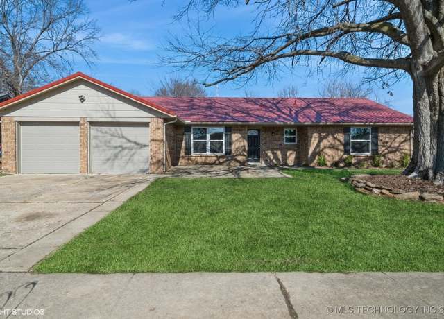 Property at 400 Barclay Rd, Muskogee, OK 74403, 3 beds, 2 baths