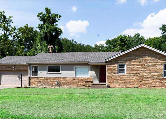 Property at 1323 E 32nd Pl, Tulsa, OK 74105, 2 beds, 1.5 baths