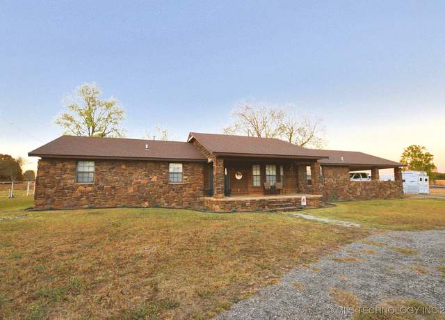Property at 15318 W Jones Rd, Tahlequah, OK 74464, 3 beds, 2.5 baths