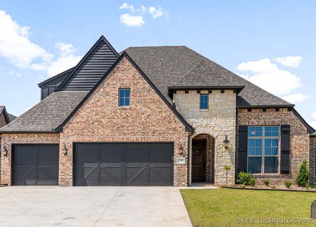 Property at 2702 W Union Pl, Broken Arrow, OK 74134, 5 beds, 3.5 baths