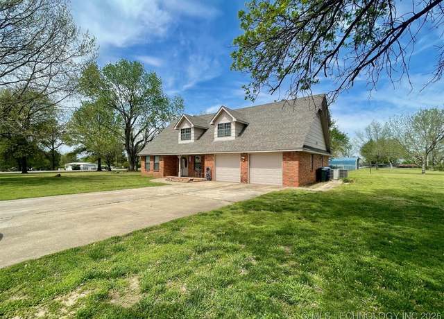 Property at 17121 E 120th St, Collinsville, OK 74021, 4 beds, 3 baths