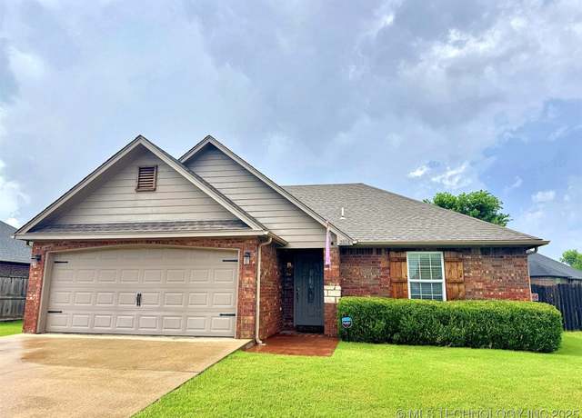 Property at 3974 Highland Dr, Tahlequah, OK 74464, 3 beds, 2 baths
