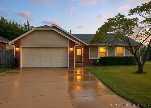 Property at 13760 S Maple St, Glenpool, OK 74033, 3 beds, 2 baths