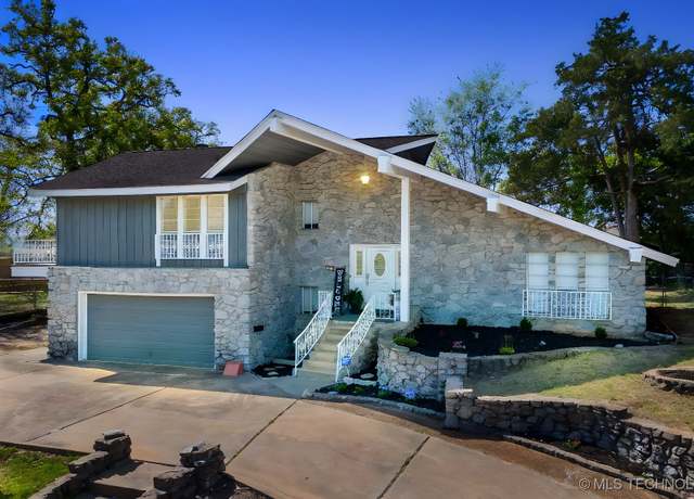 Property at 1212 E 8th St, Sand Springs, OK 74063, 3 beds, 2.5 baths
