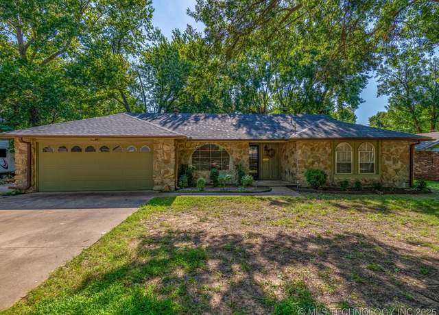Property at 1020 Lariat Dr, Bartlesville, OK 74006, 3 beds, 2 baths