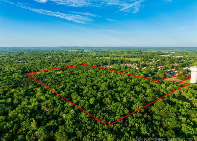 Property at 4 E 13th St, Okmulgee, OK 74447