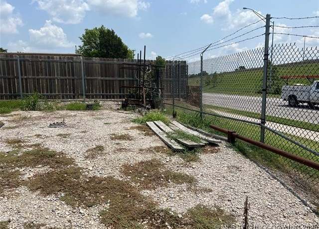 Property at 2819 E Admiral Pl, Tulsa, OK 74110